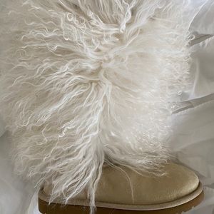Adorable rare uggs. Mongolian fur. Tall.